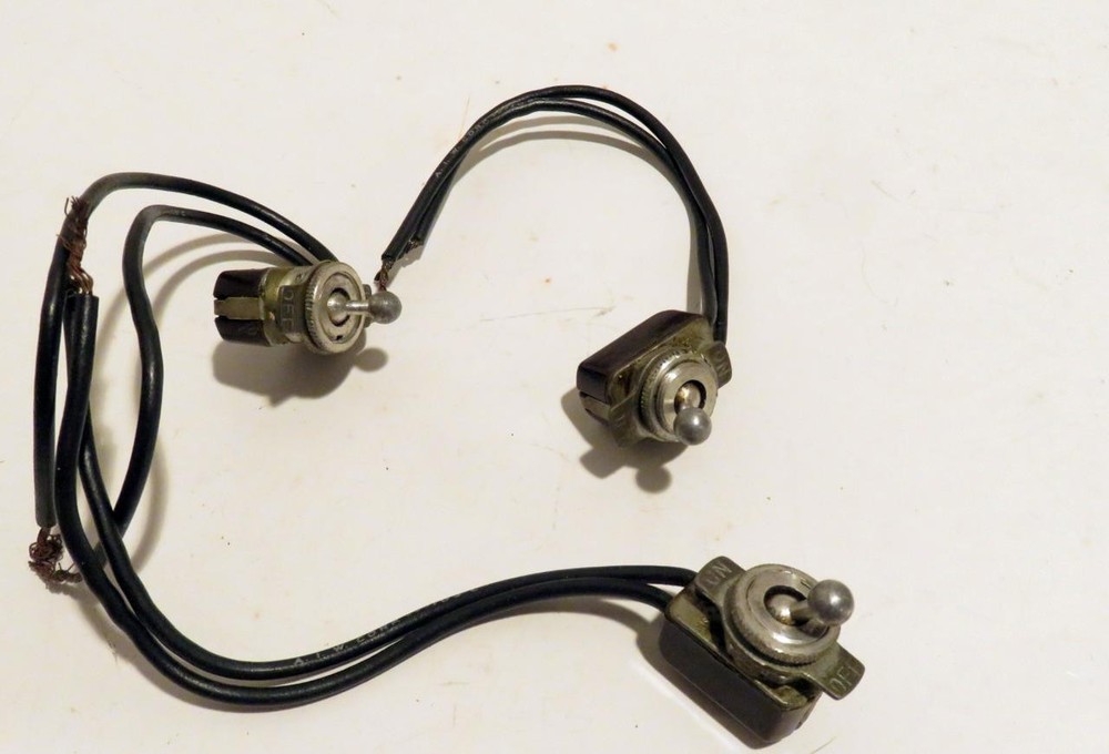 TOGGLE SWITCH- SINGLE THROW -3 SWITCHES - VG - W/WIRES - SR101