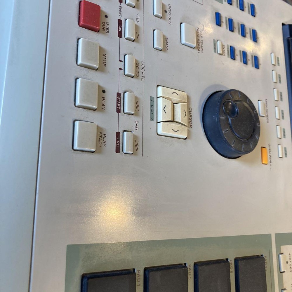 AKAI MPC2000XL Drum Machine Sampler Sampling Sequencer Working Confirmed