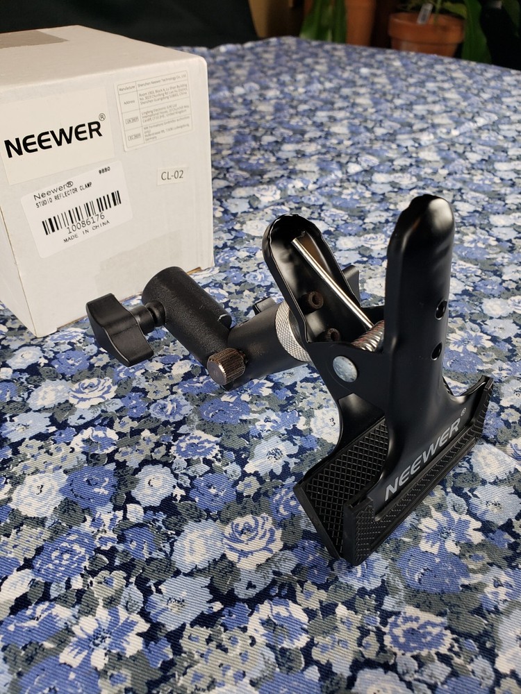 NEEWER Studio Reflector Clamp 9880 for Light Stand Fully Adjustable GREAT VALUE!