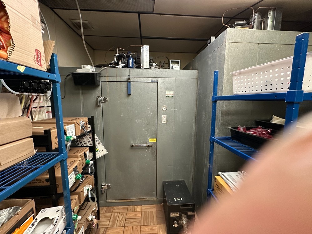 Walk-In Freezer 4X4 – Complete System – Working – You Remove