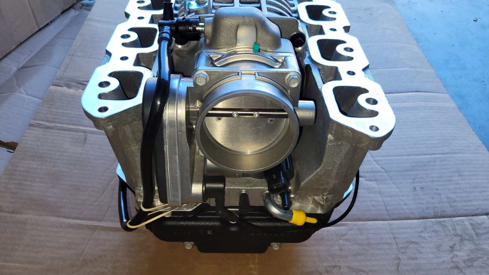 NEW GM Eaton M122 supercharger intercooler assembly 2006-09 Cadillac XLR-V 4.4V8