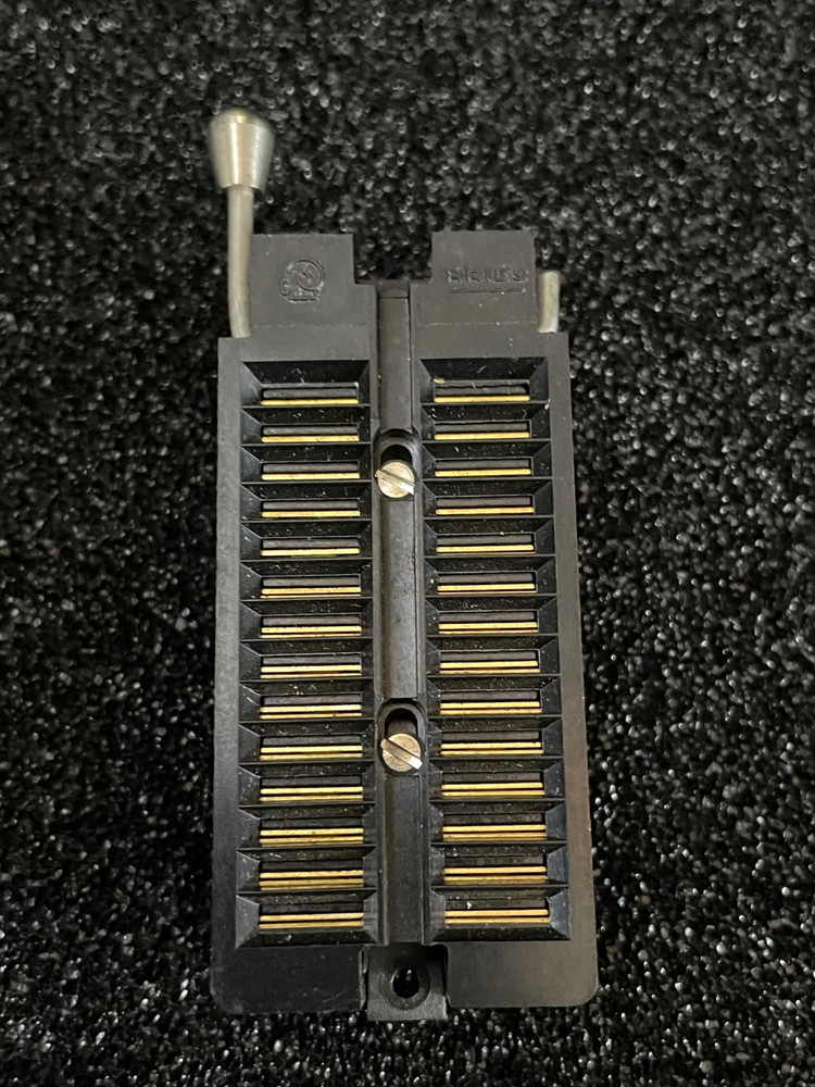 1pc ARIES ELECTRONICS  28-6554-11  DIP  ZIP SOCKET 28POS GOLD  **NOS
