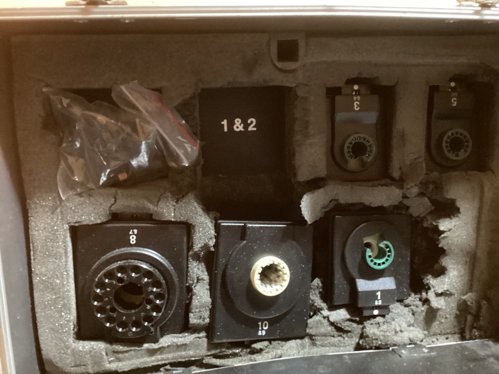 (RARE FIND!) SENCORE CR70 Beam Builder, Universal CRT Analyzer & Restorer Manual