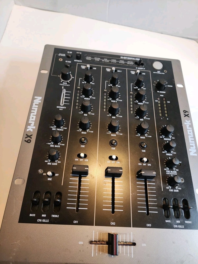 Numark X9 3-Channel Digital Scratch Mixer 24-Bit with Effects Powers On