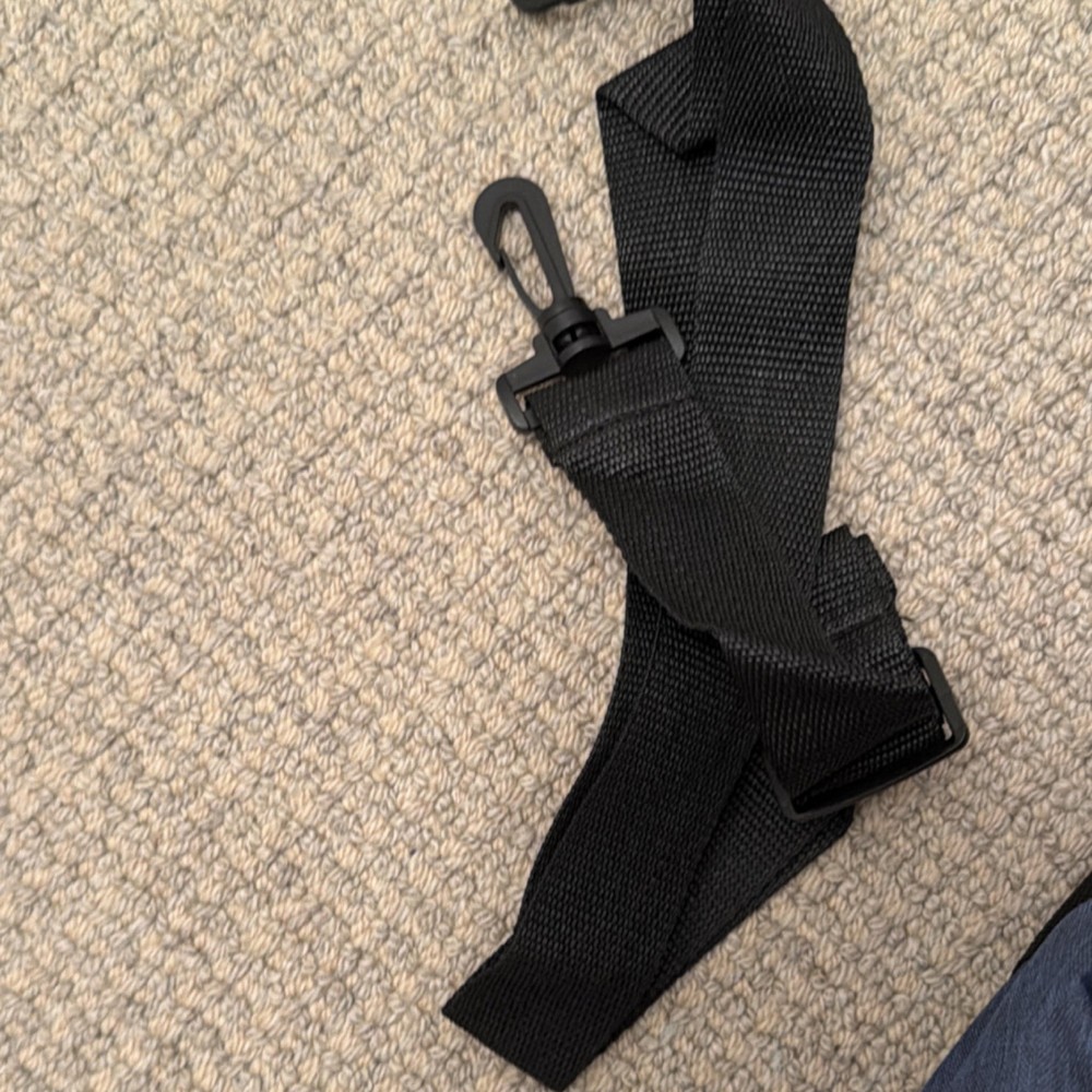 HINGHAM Navy Blue Polyester Duffle Bag Zip Closure Adjustable Strap Gym Training