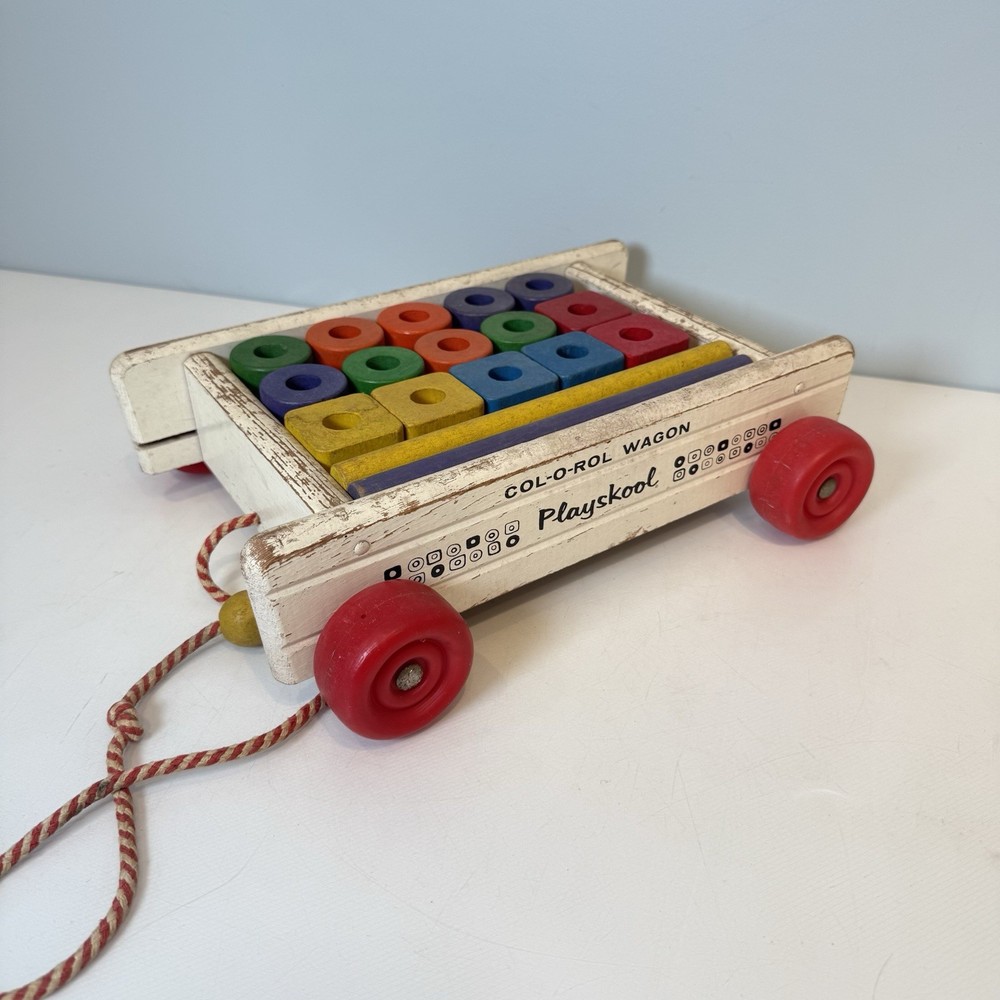 VTG PLAYSKOOL COL-O-ROL WAGON 9 Cylinder 6 Cubes 6 Rod Blocks Pull String
