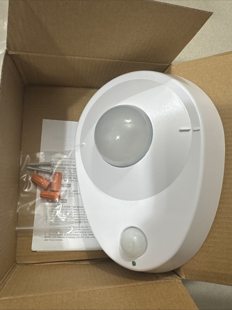 Leviton 9864 LED Ceiling Occupancy Motion Vacancy Sensor Lampholder 8.7w - White