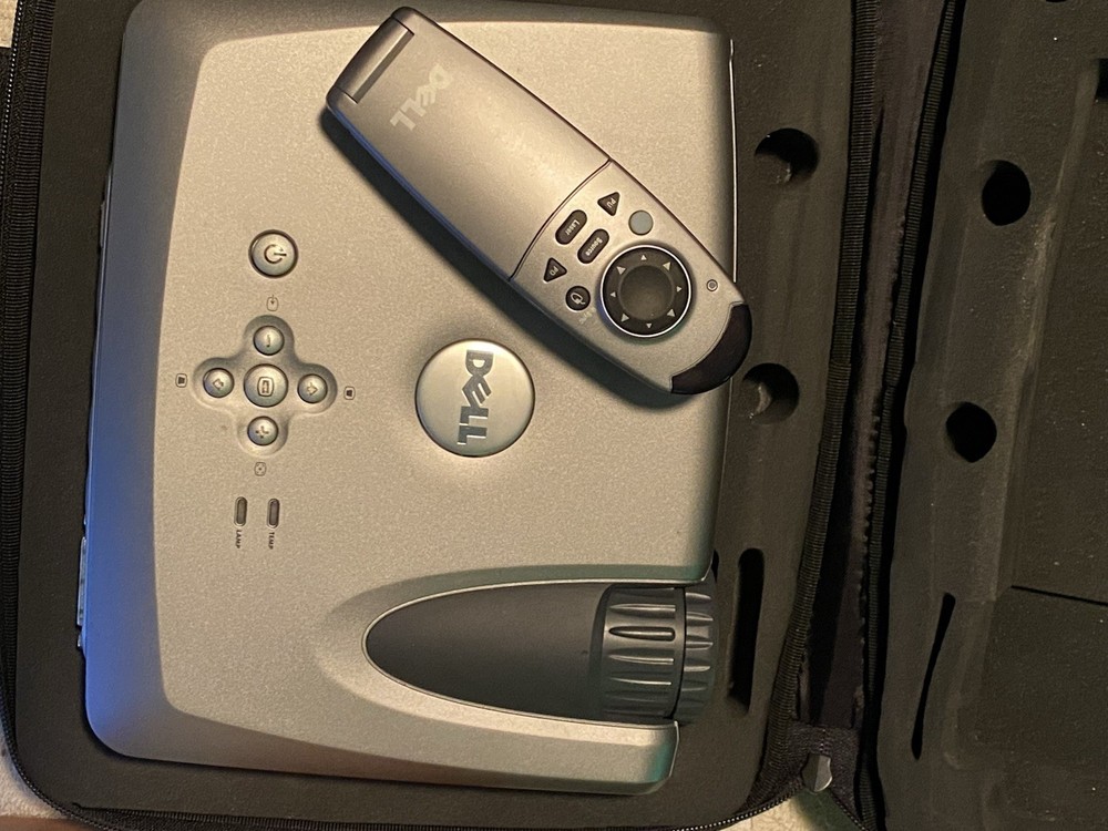 Dell 3200MP DLP PORTABLE FRONT PROTECTOR W/CABLES, CASE, REMOTE AND EXTRA BULB