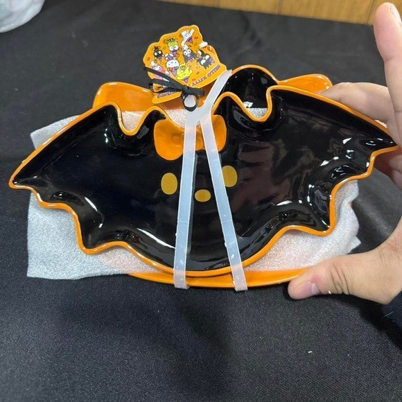 Hello Kitty Halloween bat serving dish set