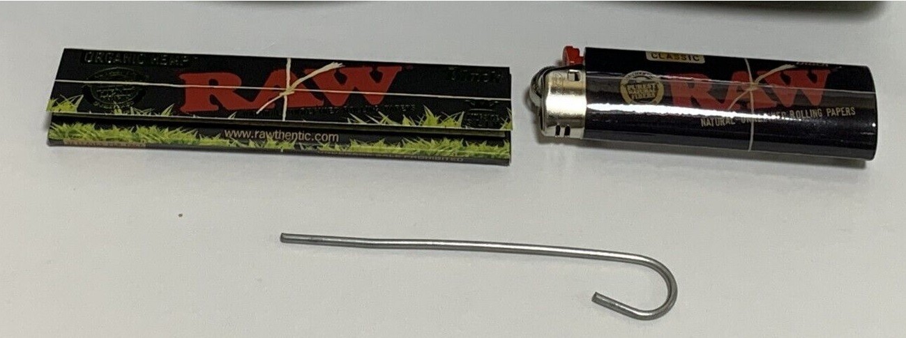 MASTER BLASTER SQUEEZE SMOKER POWER HITTER +RAW King Size Papers, Poker, Lighter