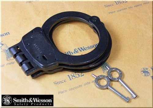 SW Smith & Wesson SWC300B Handcuffs Black [Parallel Import]