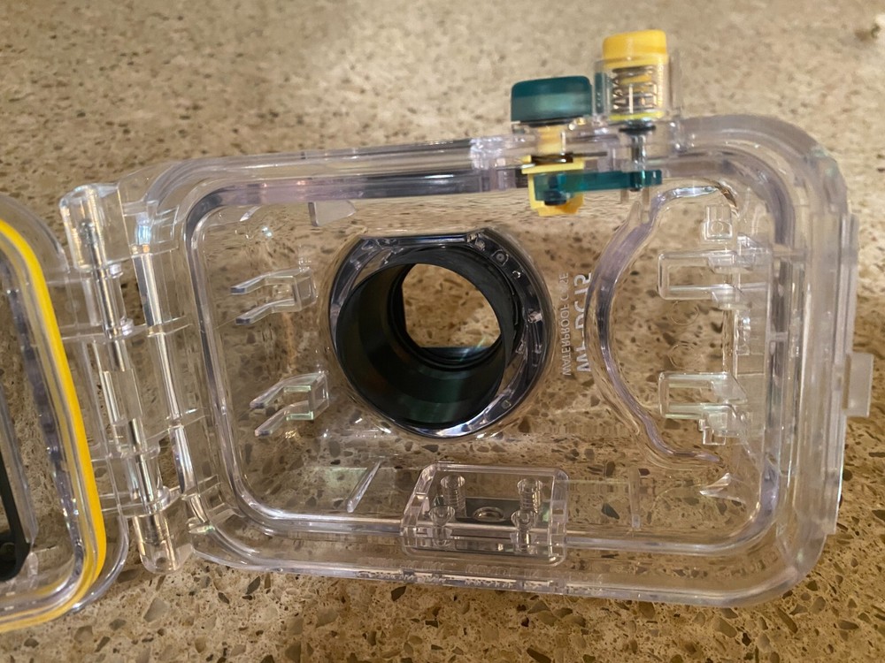 Canon WP-DC15 Digital Camera Waterproof Under Water Camera Case (40m-130Ft) RARE