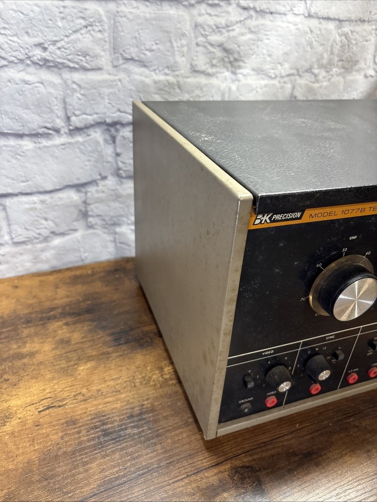 Vintage B&K Precision Model 1077B Television Analyst Testing Equipment