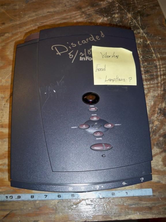 InFocus LP400 DLP Multimedia Projector w/ Lamp SEE NOTES