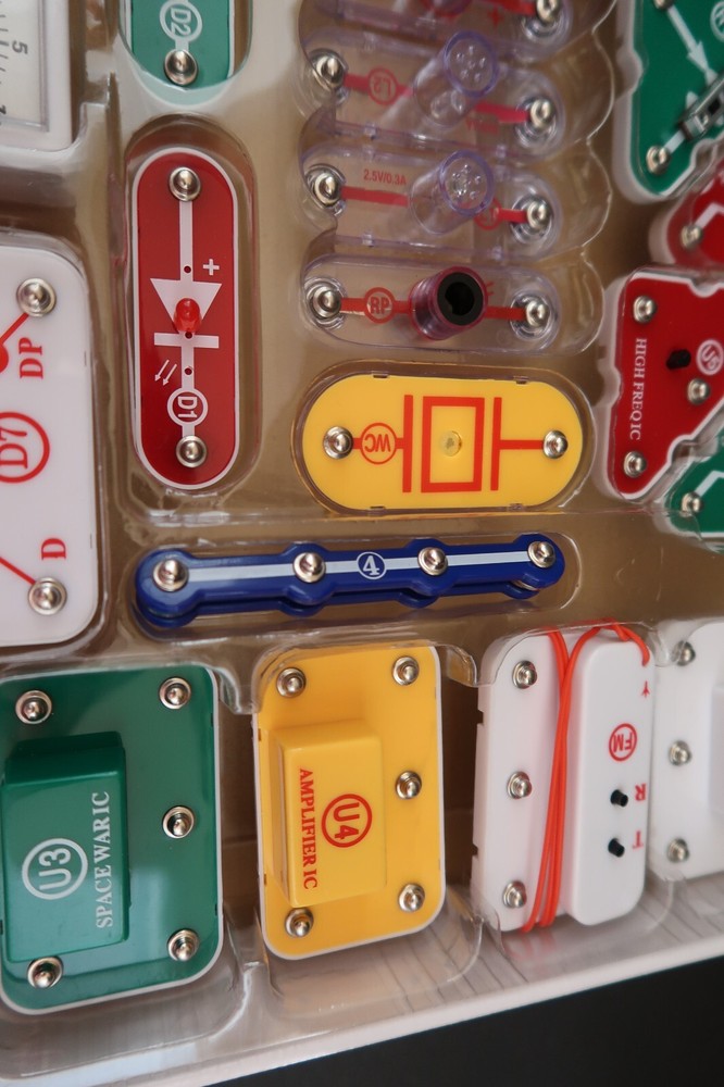 SNAP CIRCUITS EXTREME SC-750 Elenco Electronics Project Educational Kit COMPLETE