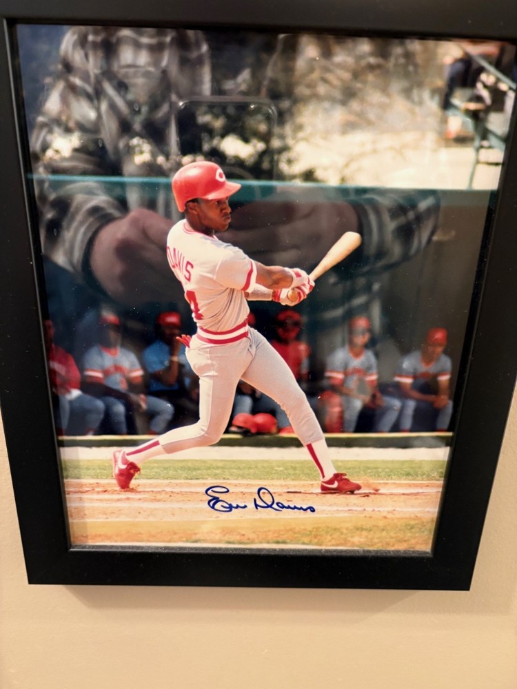 ERIC    DAVIS     REDS     SIGNED     8X10      FRAMED