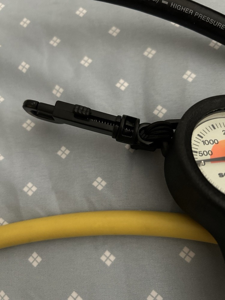 Scuba plastic swivel bolt snap
