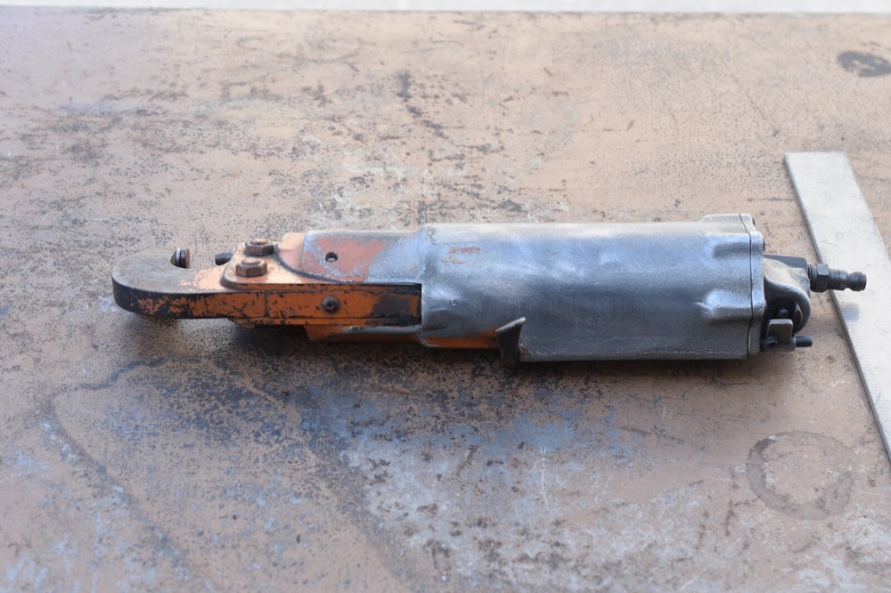 US 34-72 rivet squeezer