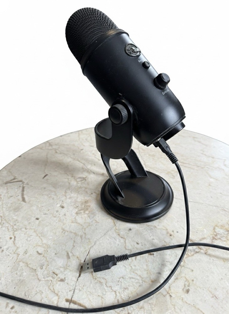 Logitech Creators Blue Yeti USB Microphone - Black Great condition