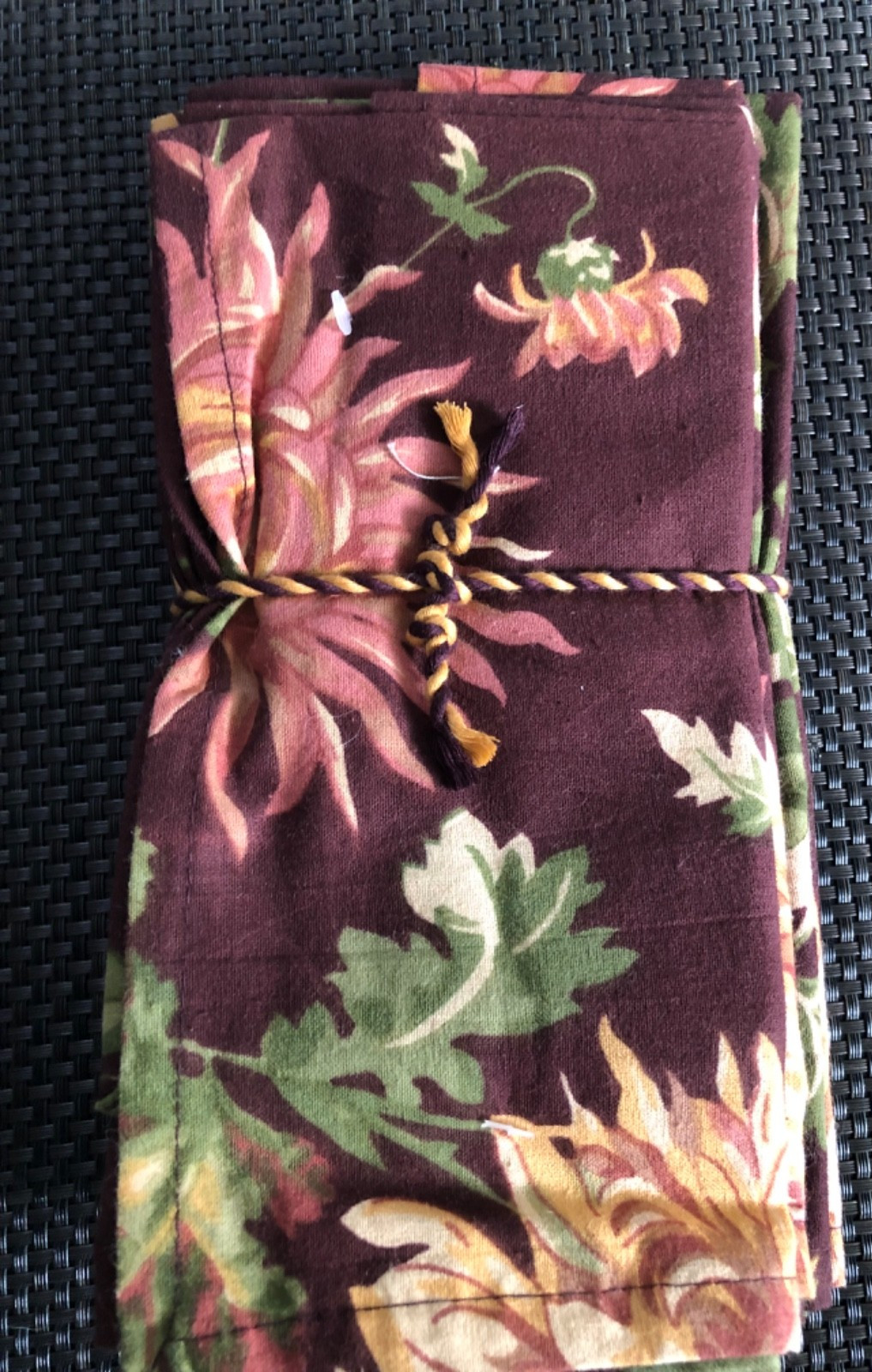 S/10 April Cornell ANTOINETTE Floral Burgundy Green Gold 16" Dinner Napkins NWT