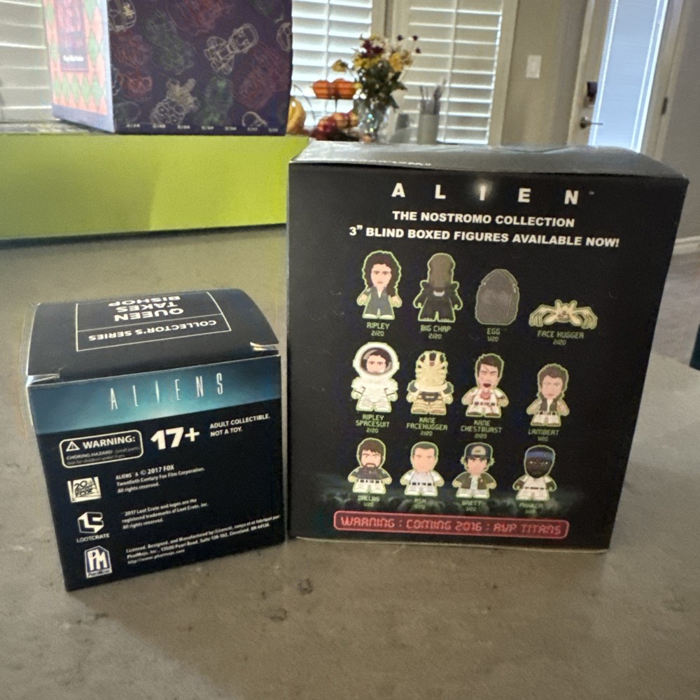 AVP Alien vs Predator Vinyl Figures