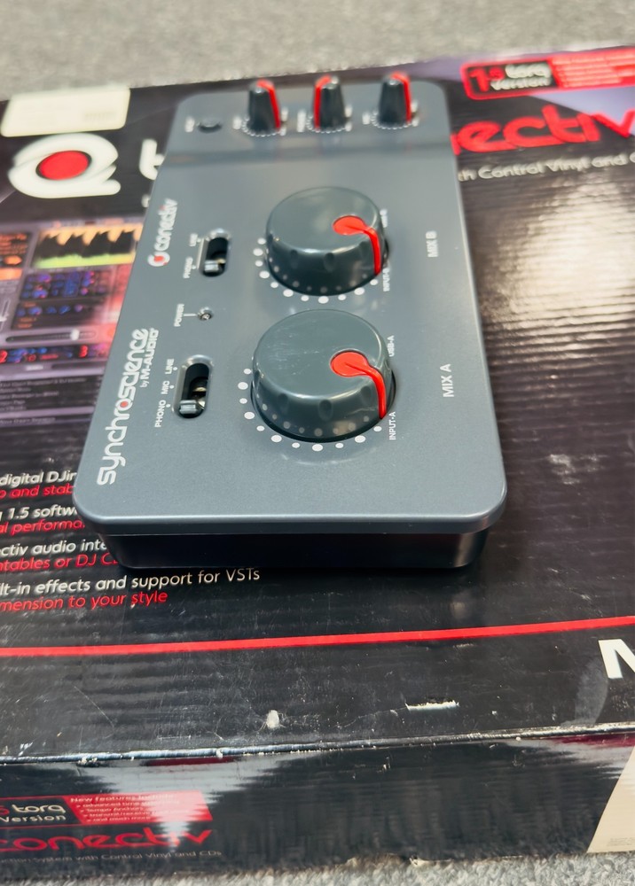 M-Audio Torq Conectiv Bundle DJ VINYL/CD/Controller