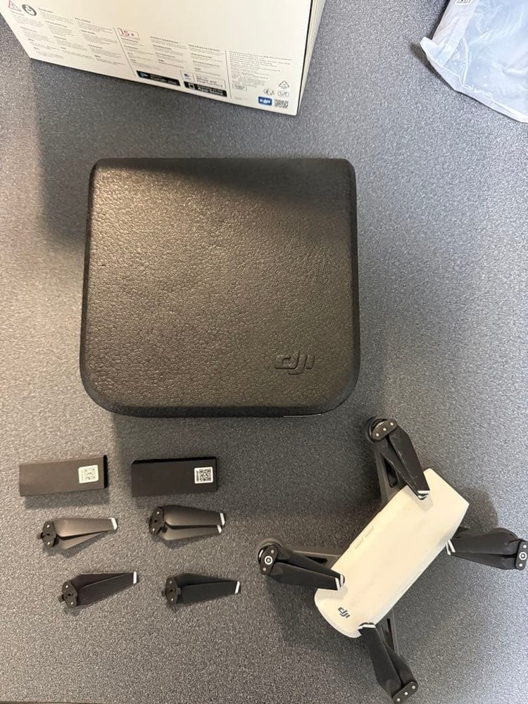 Dji Spark Drone Full Set White Quadcopter With Camera Controller Battery (Needs