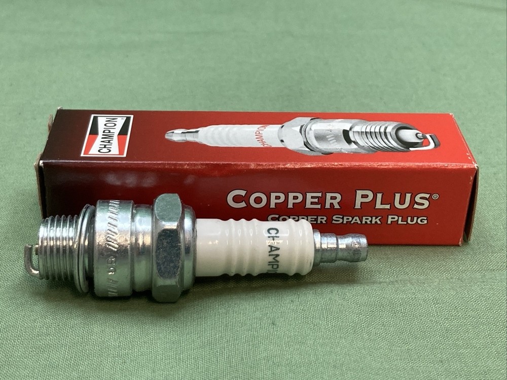 NEW CHAMPION 854 RH10C COPPER PLUS SPARK PLUG