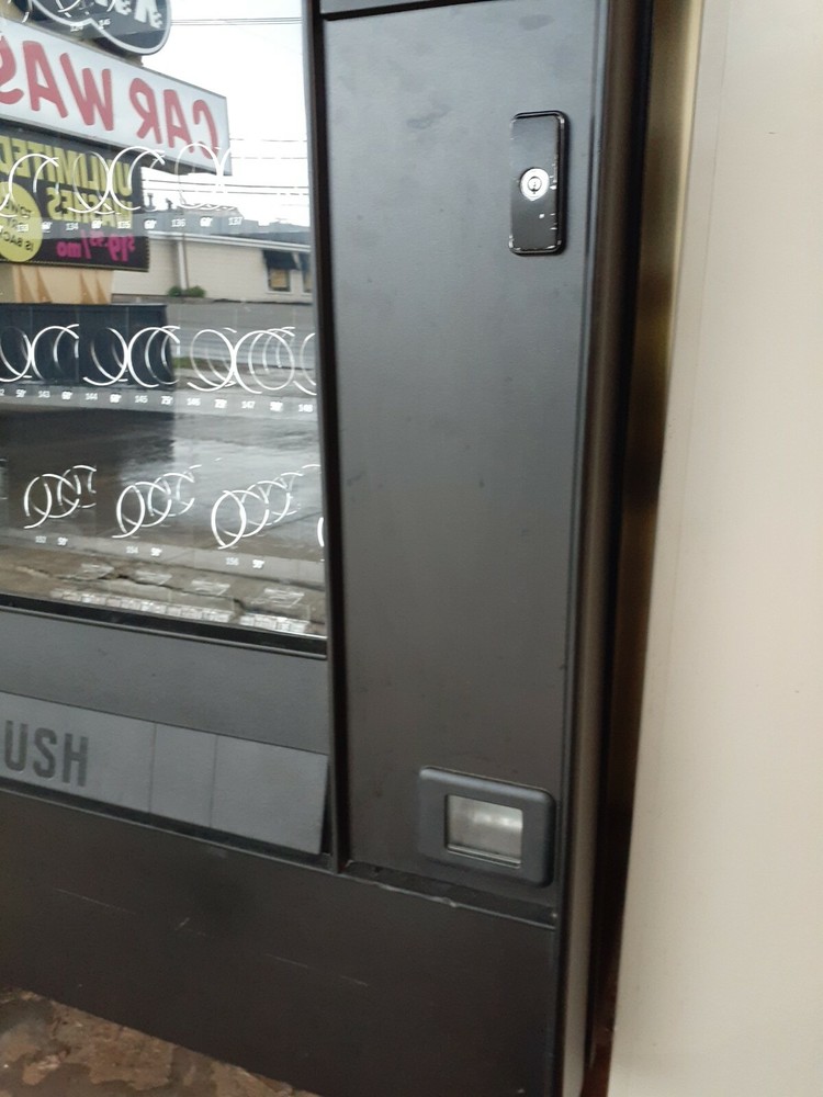 Automatic Products 933 model 933d Snack Vending Machine