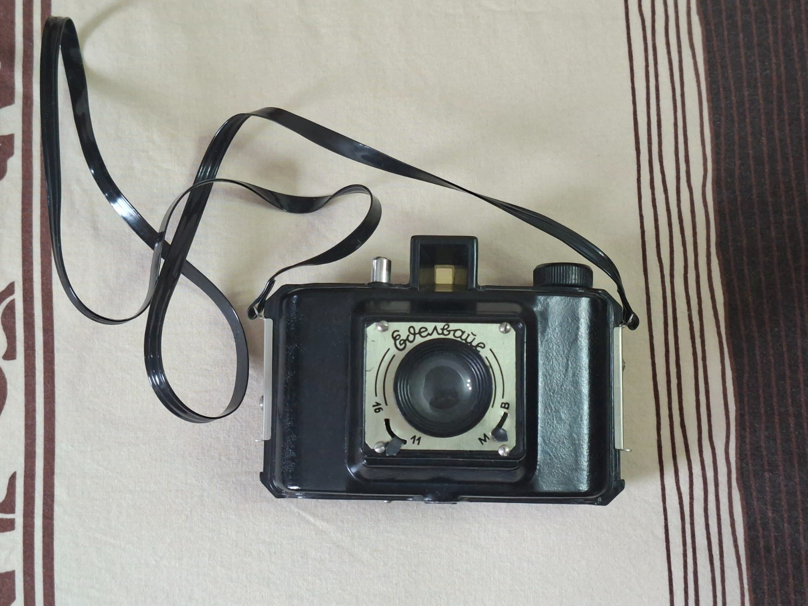Edelweiss /Еделвайс/camera 1958 the first Bulgarian camera. Made of Bakelite.