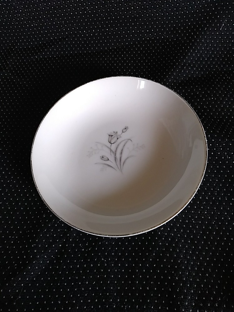 Creative "Royal Elegance" Fine China Berry/ Fruit Bowl