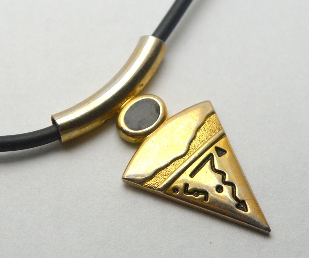 VINTAGE DESIGNER TRIANGLE PENDANT NECKLACE