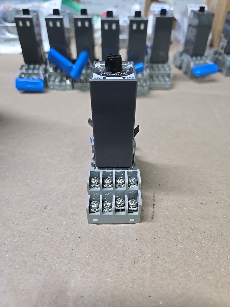 Idec GT5Y-4SN Electronic Timer 3AMP 100/120V