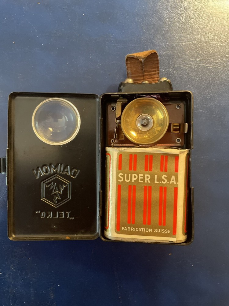 WW2 Original German Daimon flashlight mint condition with battery.