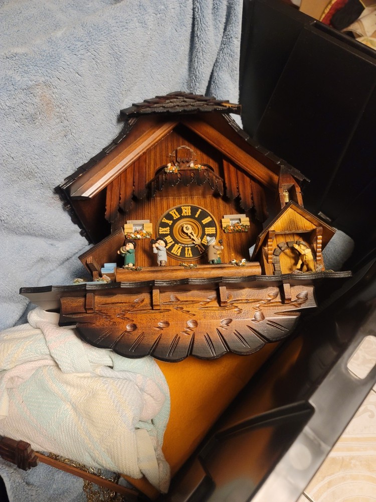 VINTAGE GERMANY Black Forest CUCKOO CLOCK