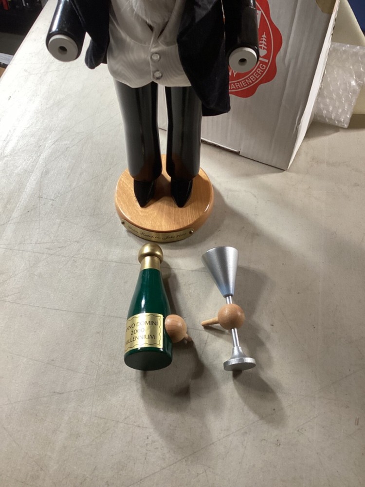 Steinbach “Taron Millennium” S1700 nutcracker signed in Excellent Condition