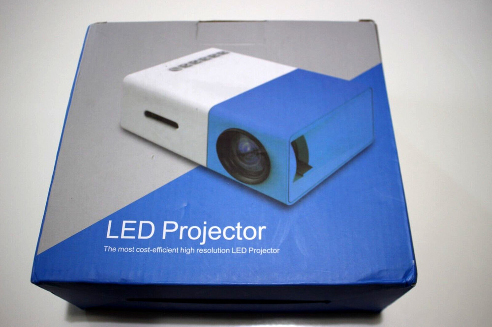 LED PROJECTOR COST-EFFECIENT HIGH RESOLUTION BLUE