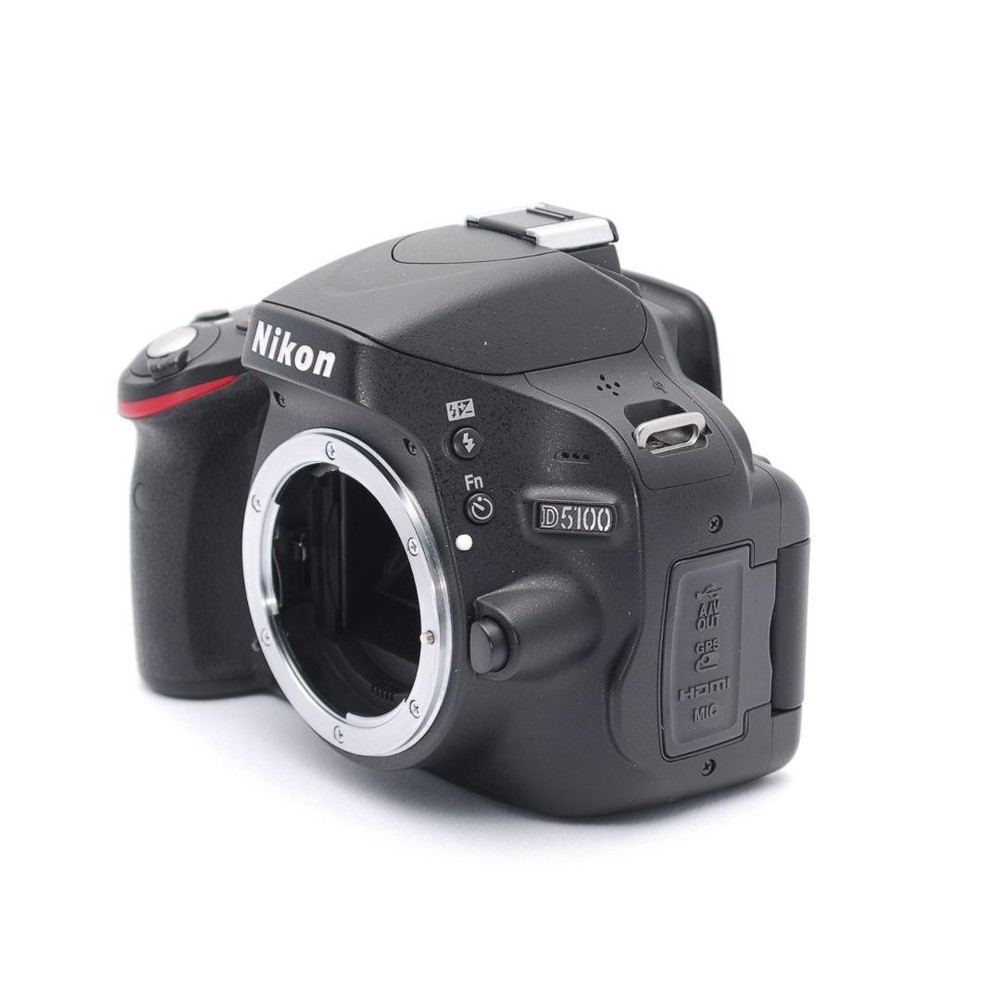 Nikon D5100 DSLR Camera Kit with VR Lens Beginner Friendly Great Condition