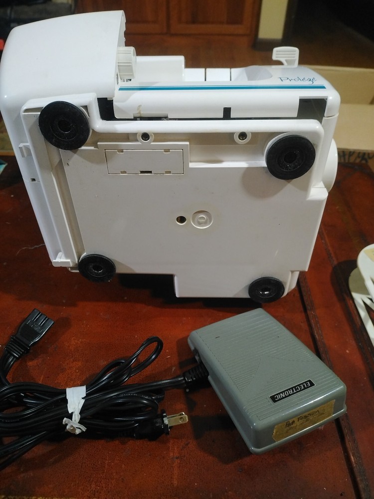 Working Baby Lock Protege - BL5370ED - 4 Spool Serger Differencial Feed