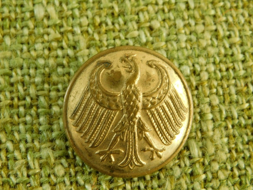 1 piece Reichswehr uniform button!