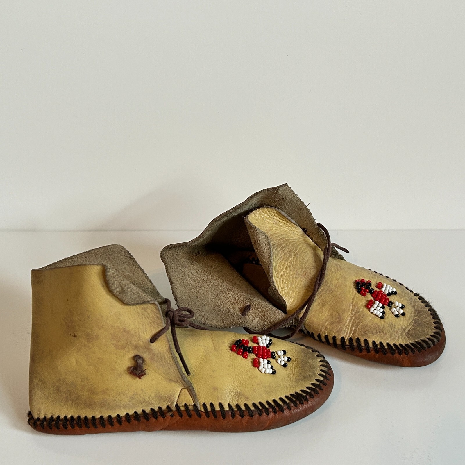 Vintage7" BEADED Thunder Bird LEATHER NATIVE AMERICAN INDIAN MOCCASINS BOOTIES