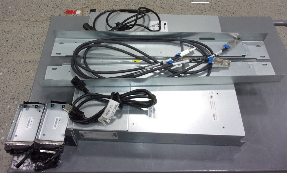 NetApp 0833 P41194-04-B 24-Bay SAS Storage Array 2*Controllers SEE NOTES