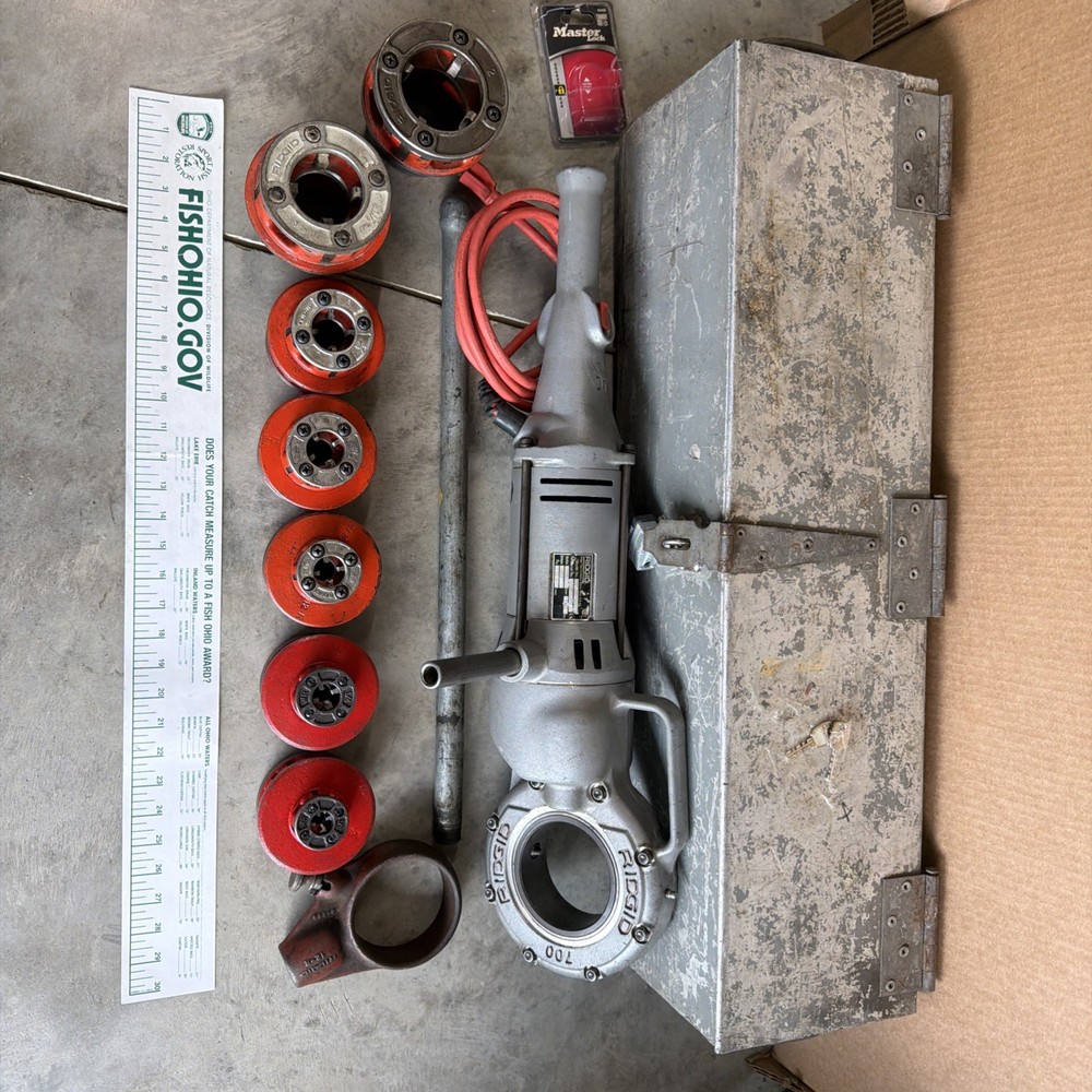 RIDGID 700 ELECTRIC PIPE THREADER, THREADER DIES, RATCHING HEAD, HANDLE AND CASE