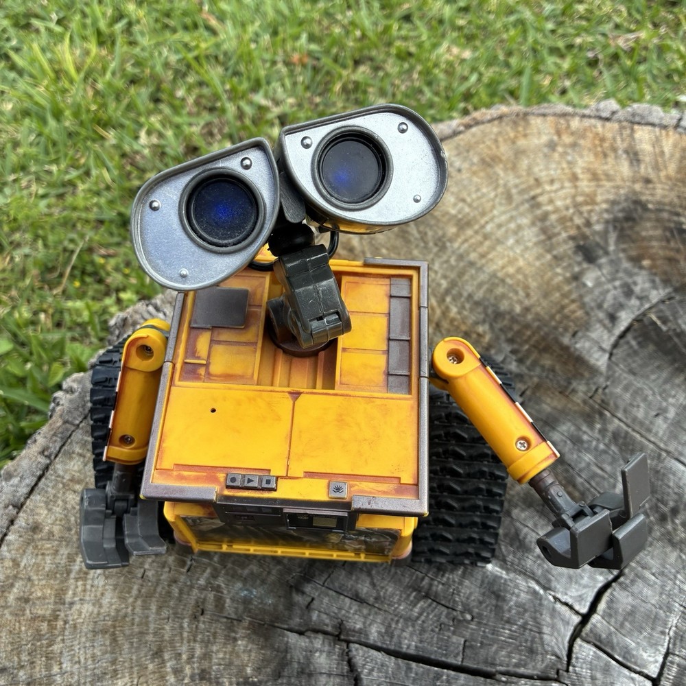 2008 Thinkway Toys Disney Pixar WALL-E interactive robot-no remote - Works