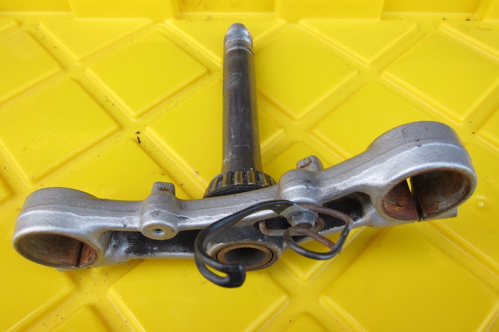 1997 SUZUKI GS500 E GS BOTTOM TRIPLE TREE