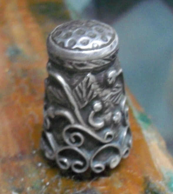 VINTAGE STERLING SILVER THIMBLE