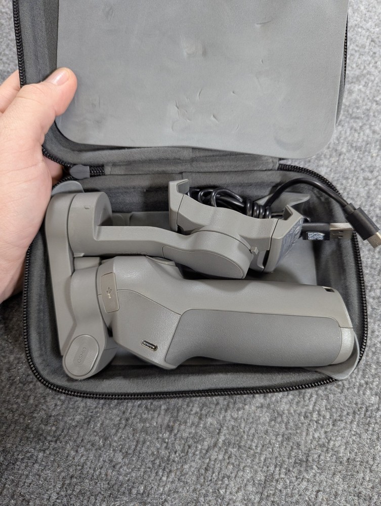 DJI Osmo Mobile 3 Combo - Gimbal Stabilizer
