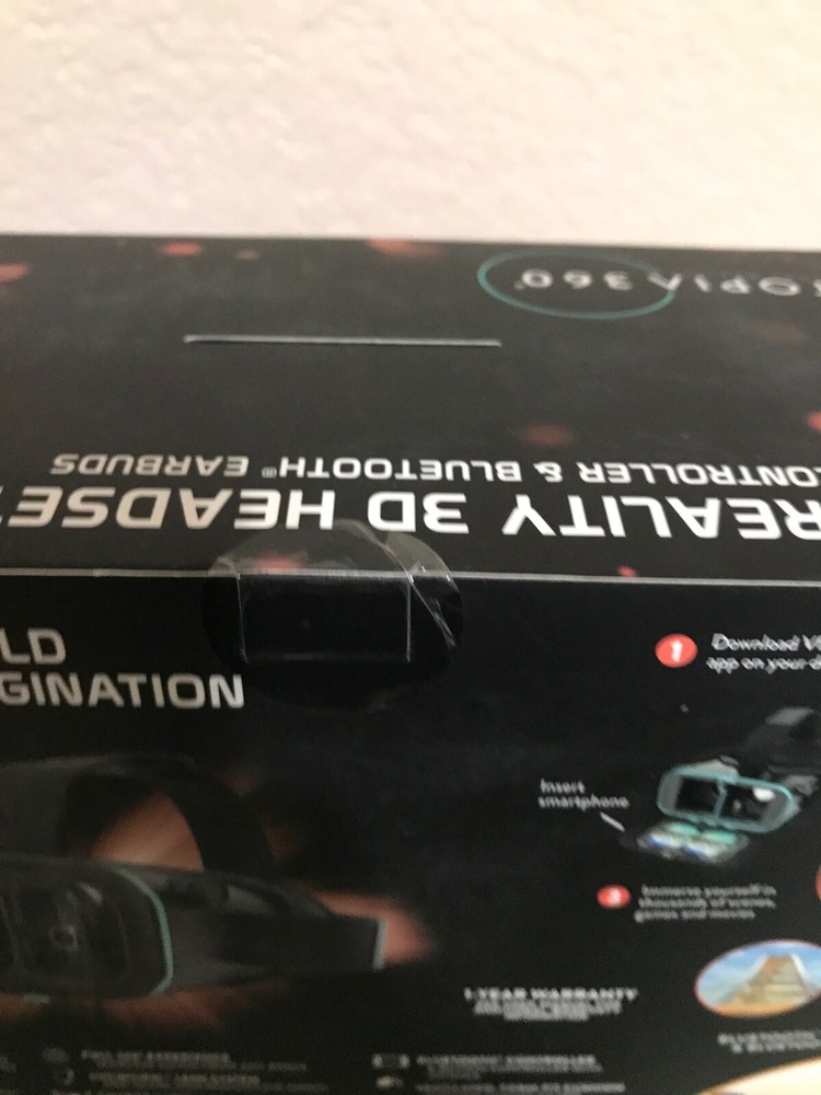 Utopia ReTrak 360 Degree 3D Virtual Reality Headset Bundle Earbuds & Controller