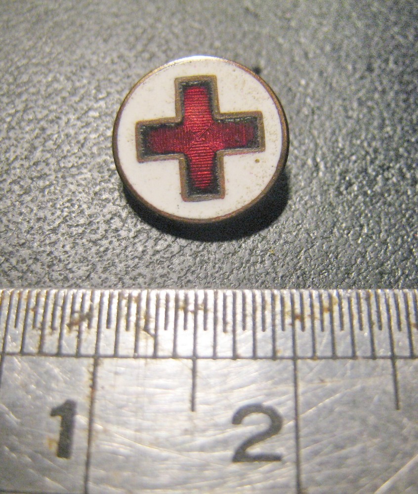 VINTAGE RED CROSS REGULAR OFFICIAL PIN