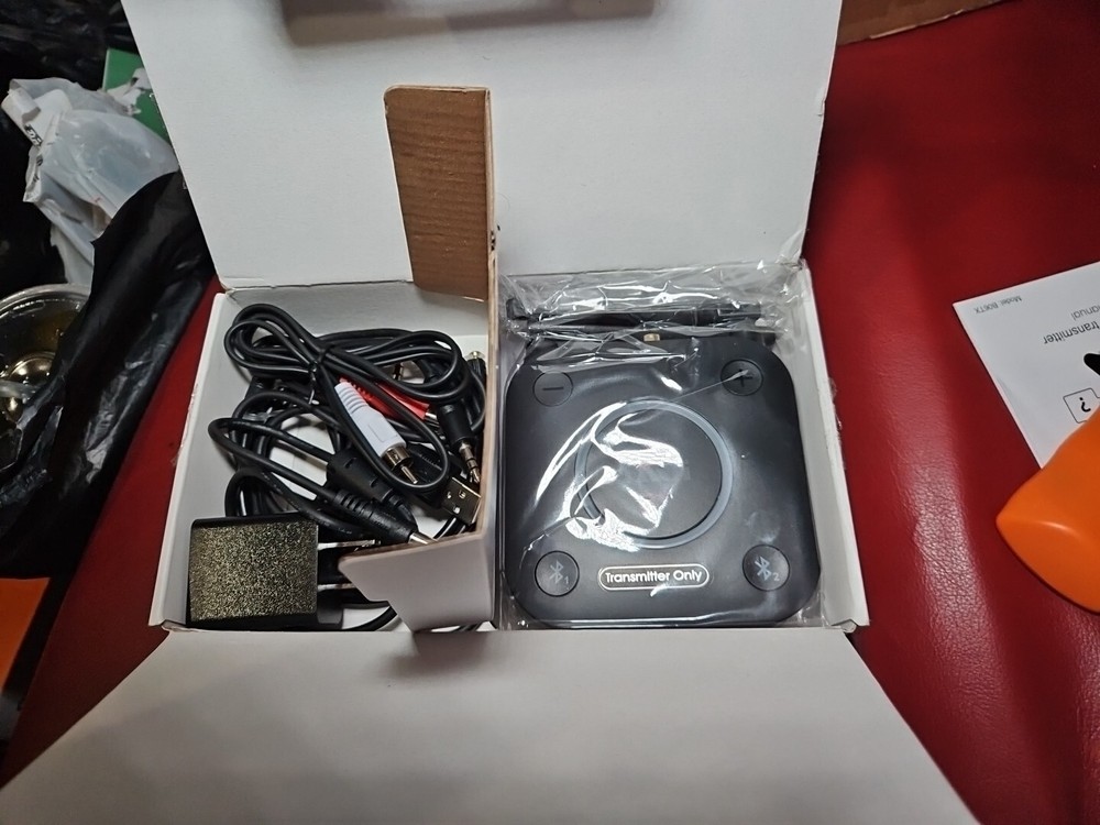 1Mii B06TX Bluetooth Adapter 5.0 Transmitter TV Wireless Headphone/Speaker CIB